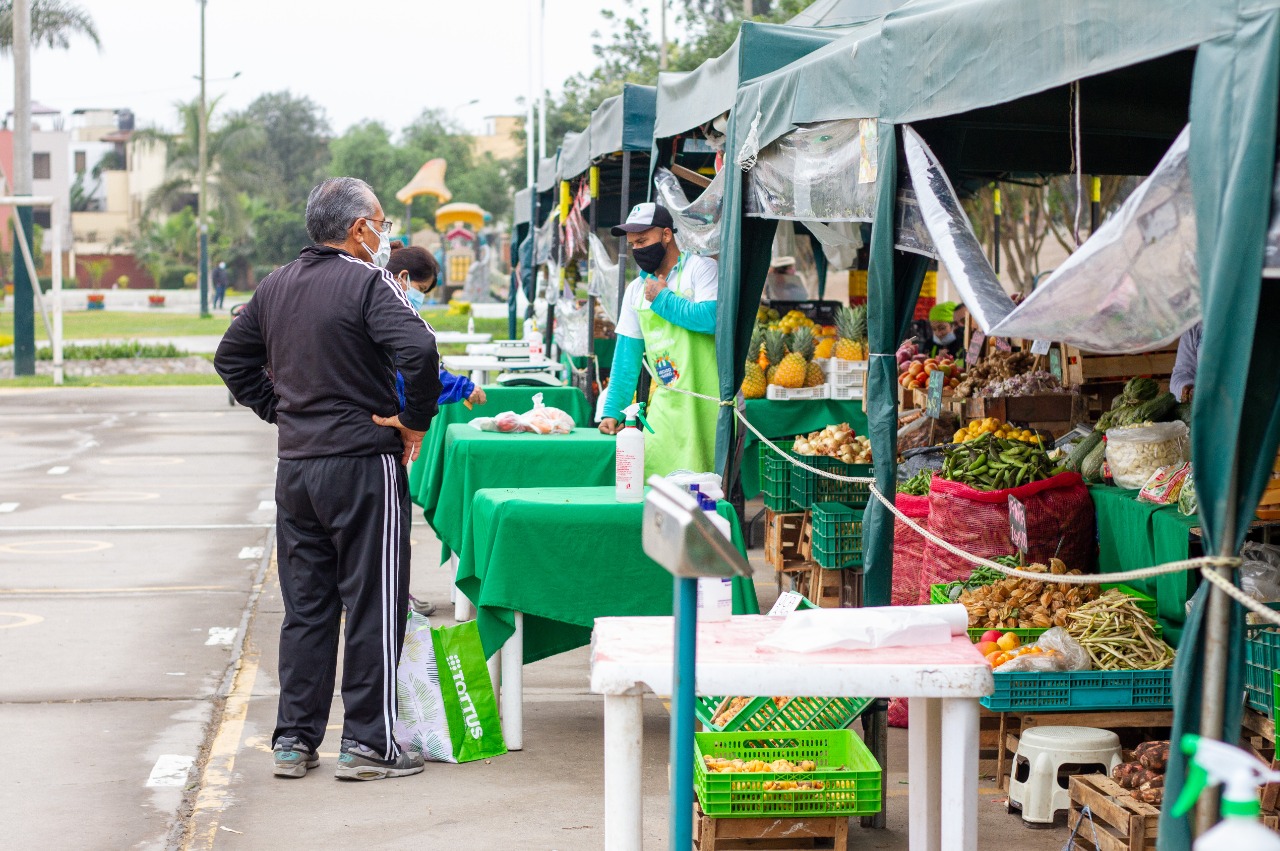 COMPRA EN MERCADO EN MI BARRIO Nuestros mercados itinerantes continúan recorriendo diversas zonas del distrito para ofrecer productos de alta calidad a precios exclusivos. Visítanos desde las 8:30 a. m. hasta las 2:30 p. m. en el Parque Hispanoamérica y Parque Burgos.